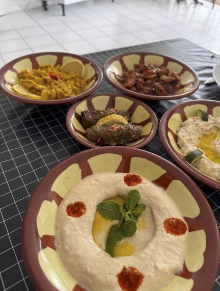 Assortiment de mezzés libanais préparés à El Maza à Perpignan