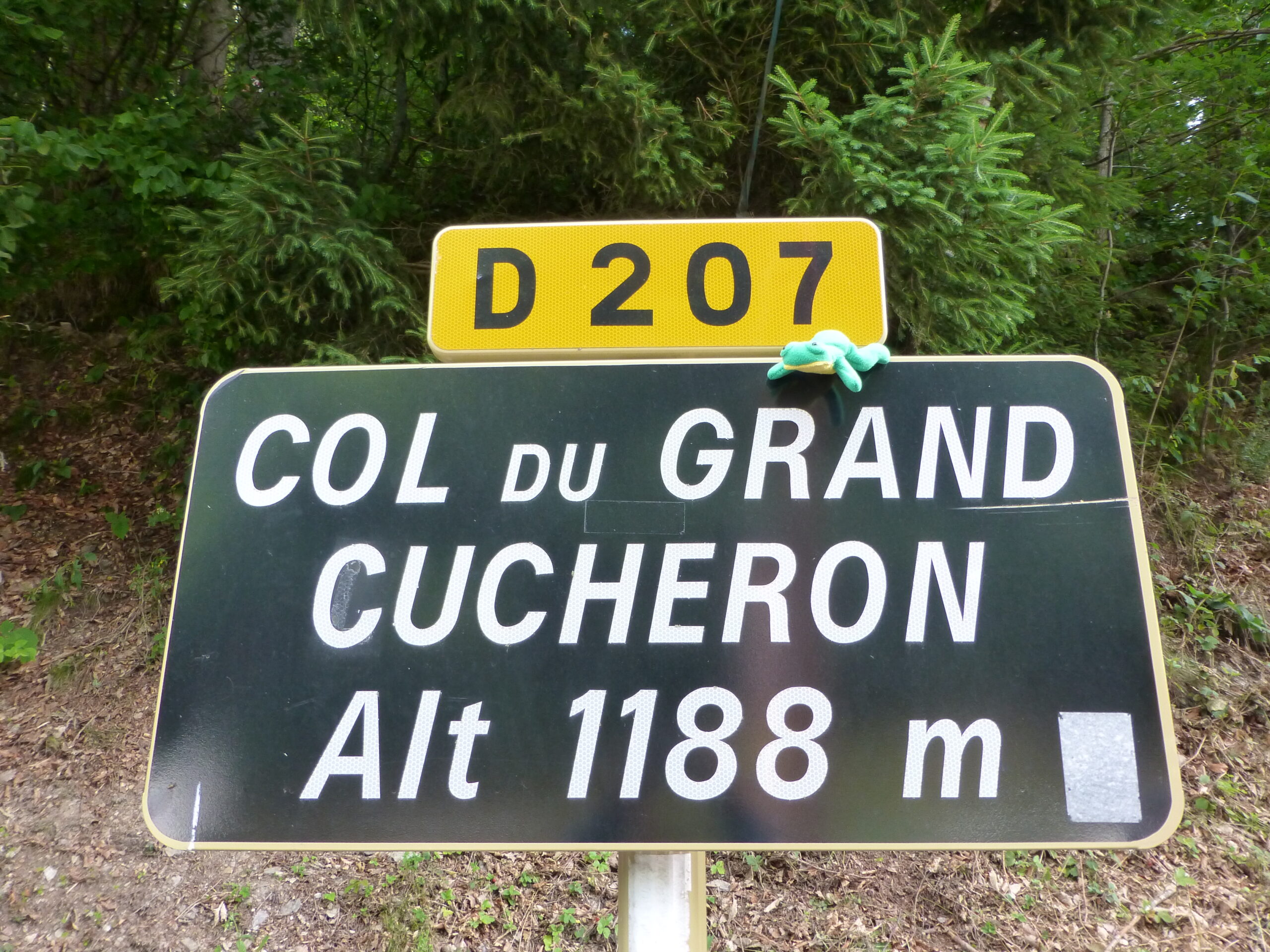 Panneau du col du Grand Cucheron à 1 188 mètres en Savoie